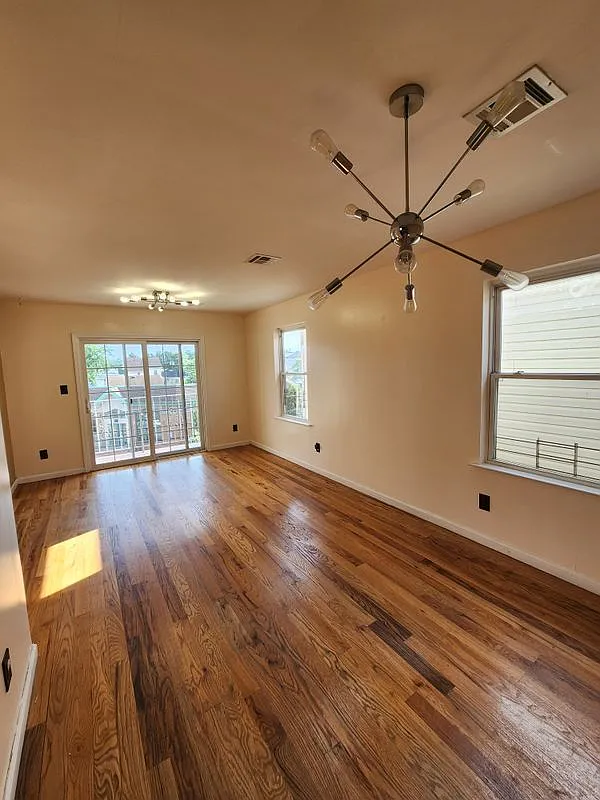 3 bed, 2.0 bath, 1200 sqft, $2,200 — Photo 1