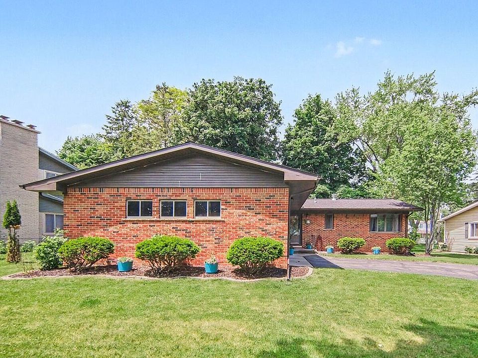 1st image of 17 Sycamore Dr