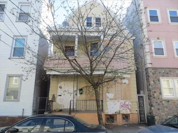 40 Hawkins St, Newark, NJ 07105