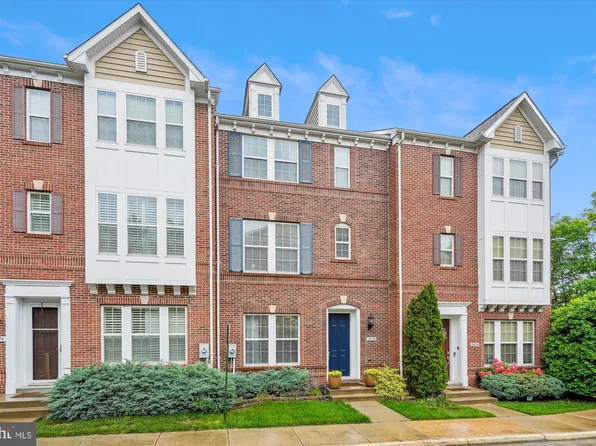 2072 Hunting Creek Ct, Alexandria, VA 22303