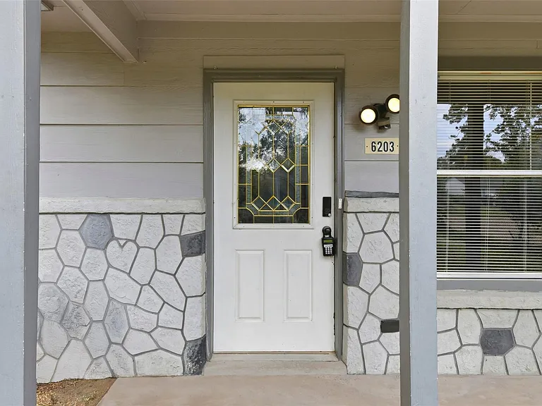 6203 Gaston St — Photo 3