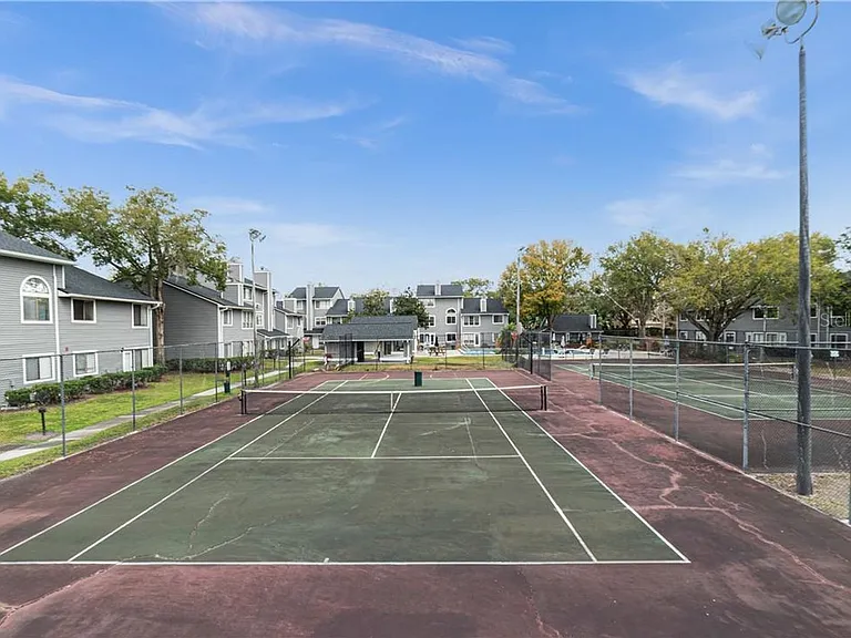 9510 Darien Ave — Photo 15