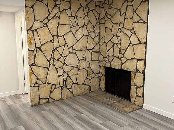 Gas fireplace