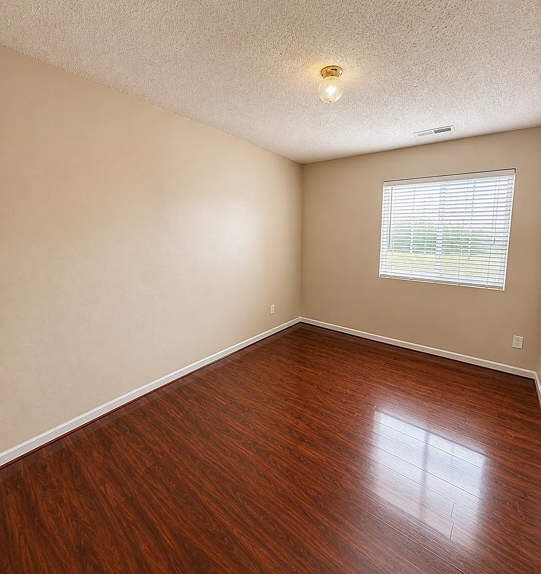 4 bed, 2896 sqft, $2,200 — Photo 4