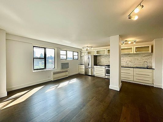 1st image of 239 E 116th St #9