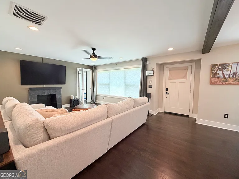 1311 Douglas St SW — Photo 3