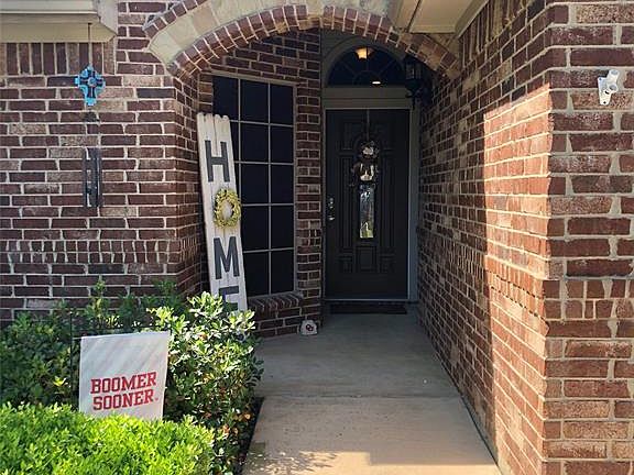 3rd image of 317 W Mistletoe Dr
