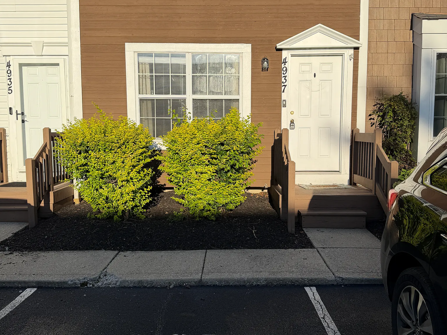 2 bed, 1.5 bath, 1093 sqft, $1,425 — Photo 2