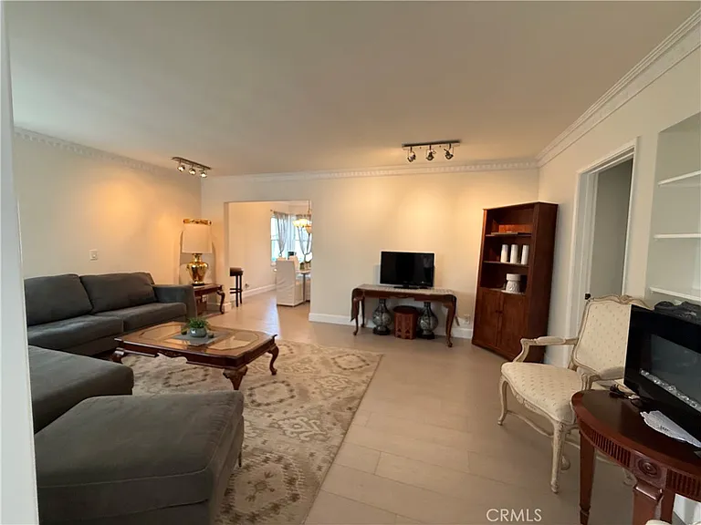 1216 S Cochran Ave — Photo 6
