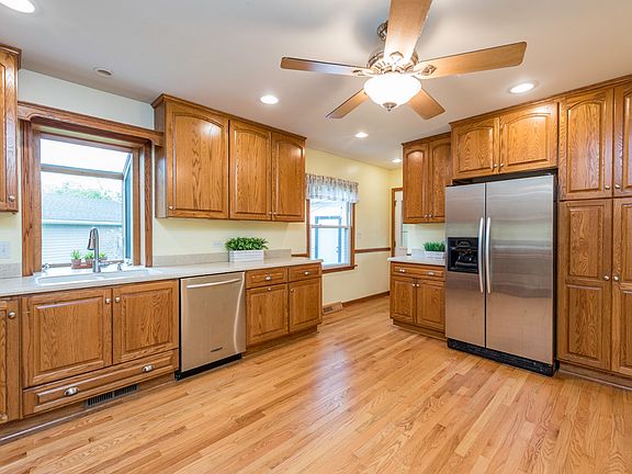 3rd image of 616 Highland Ave