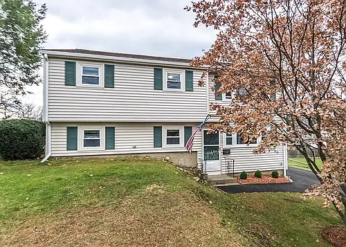 170 Ravenswood Rd Photo 1