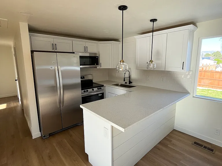 280 N New Star Dr — Photo 4