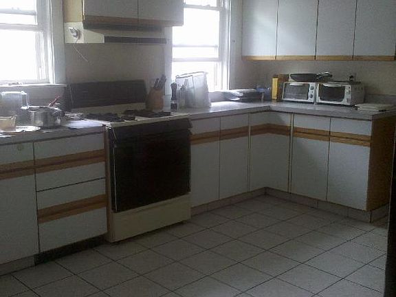 2nd image of 634 Belmont St