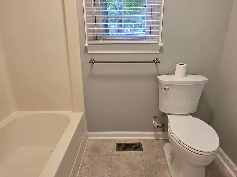 409 Rosewood Ln — Photo 18