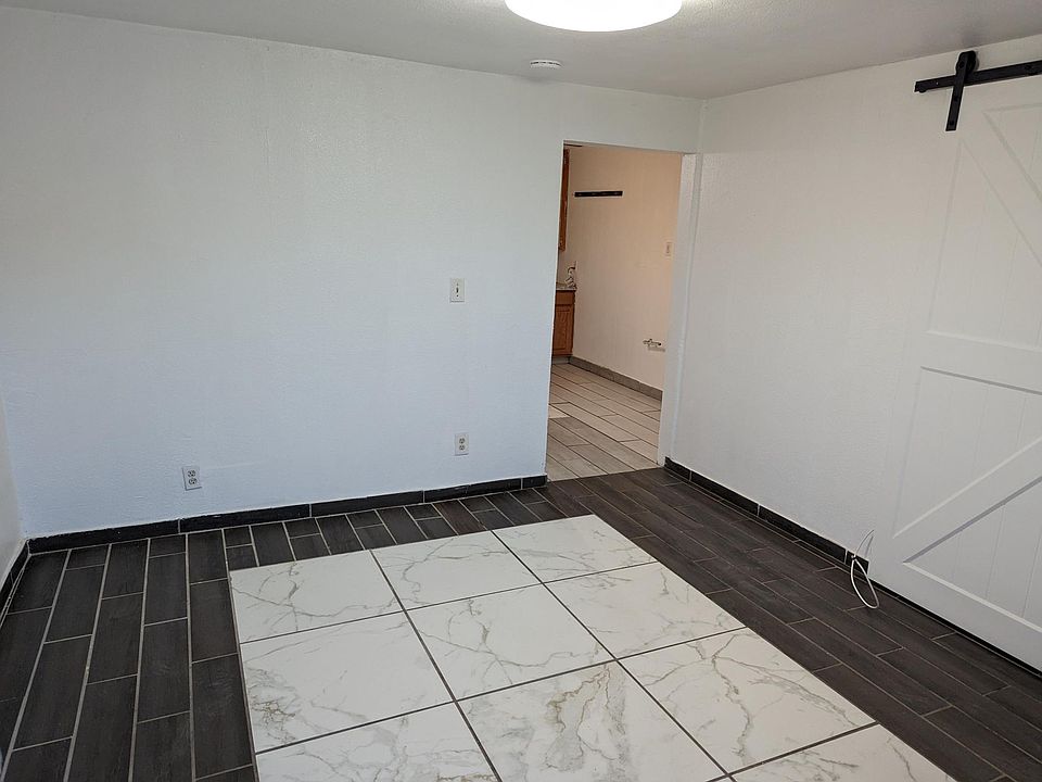 1st image of 82494 Valencia Ave