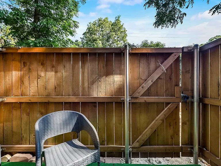 Evergreen St — Photo 13