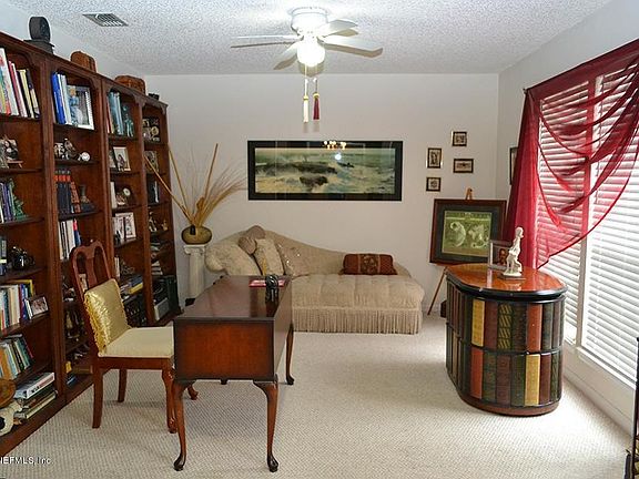 4th image of 1915 Willesdon Dr E