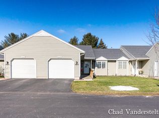 2883 Parkside Dr, Jenison, MI 49428