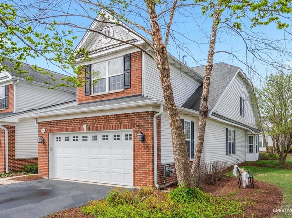 1022 Broadmoor Dr, Elgin, IL 60124