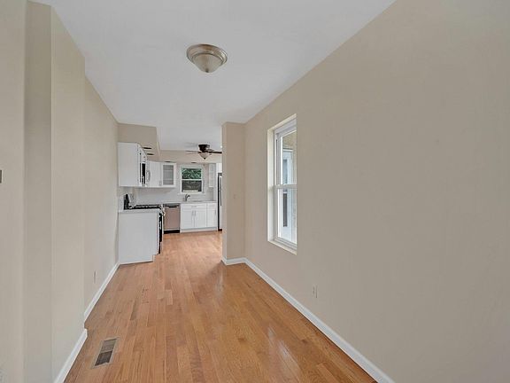 4th image of 60 Wallace St