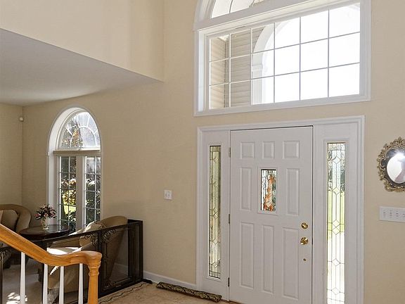 5th image of 35 Knollwood Dr