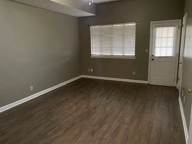 906 Sierra Pl — Photo 10