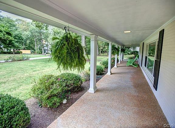 3rd image of 211 Walsing Dr