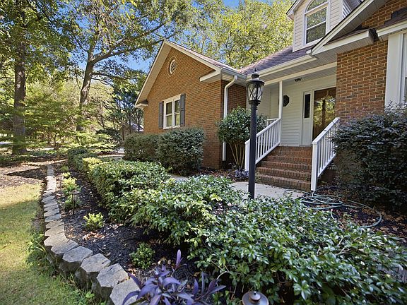 2nd image of 107 Hannah Cir