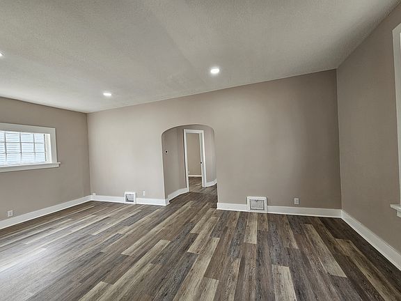 2nd image of 3930 Webster St