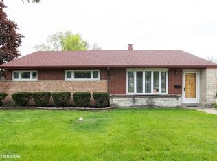 871 Oakwood Ct, Des Plaines, IL 60016