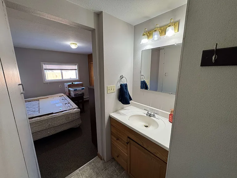 524 1/2 Hansina Ave — Photo 8