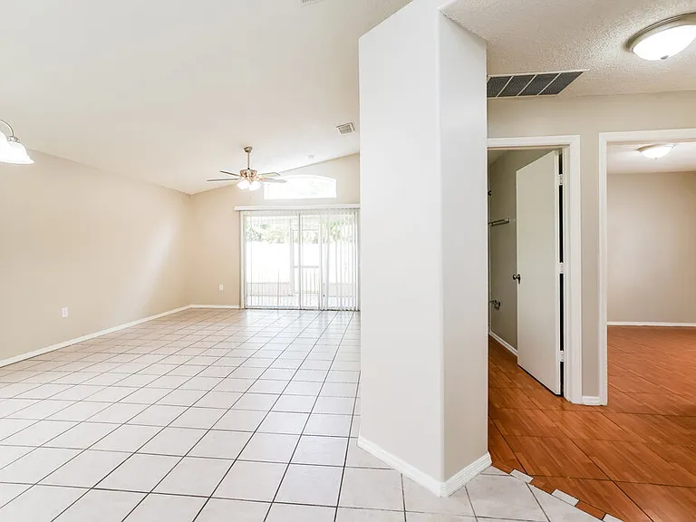 1227 Heather Lake Dr — Photo 5