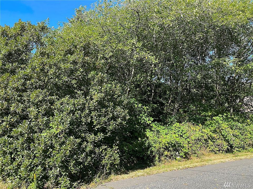 1st image of 7 Woodland Dr