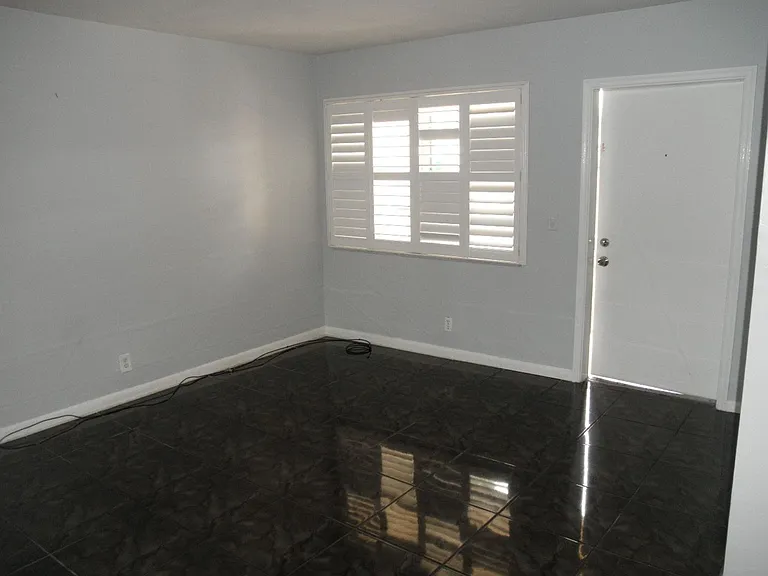 817 S Federal Hwy — Photo 7