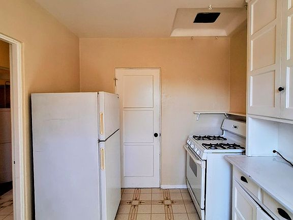2nd image of 770 Coe Ave APT 4