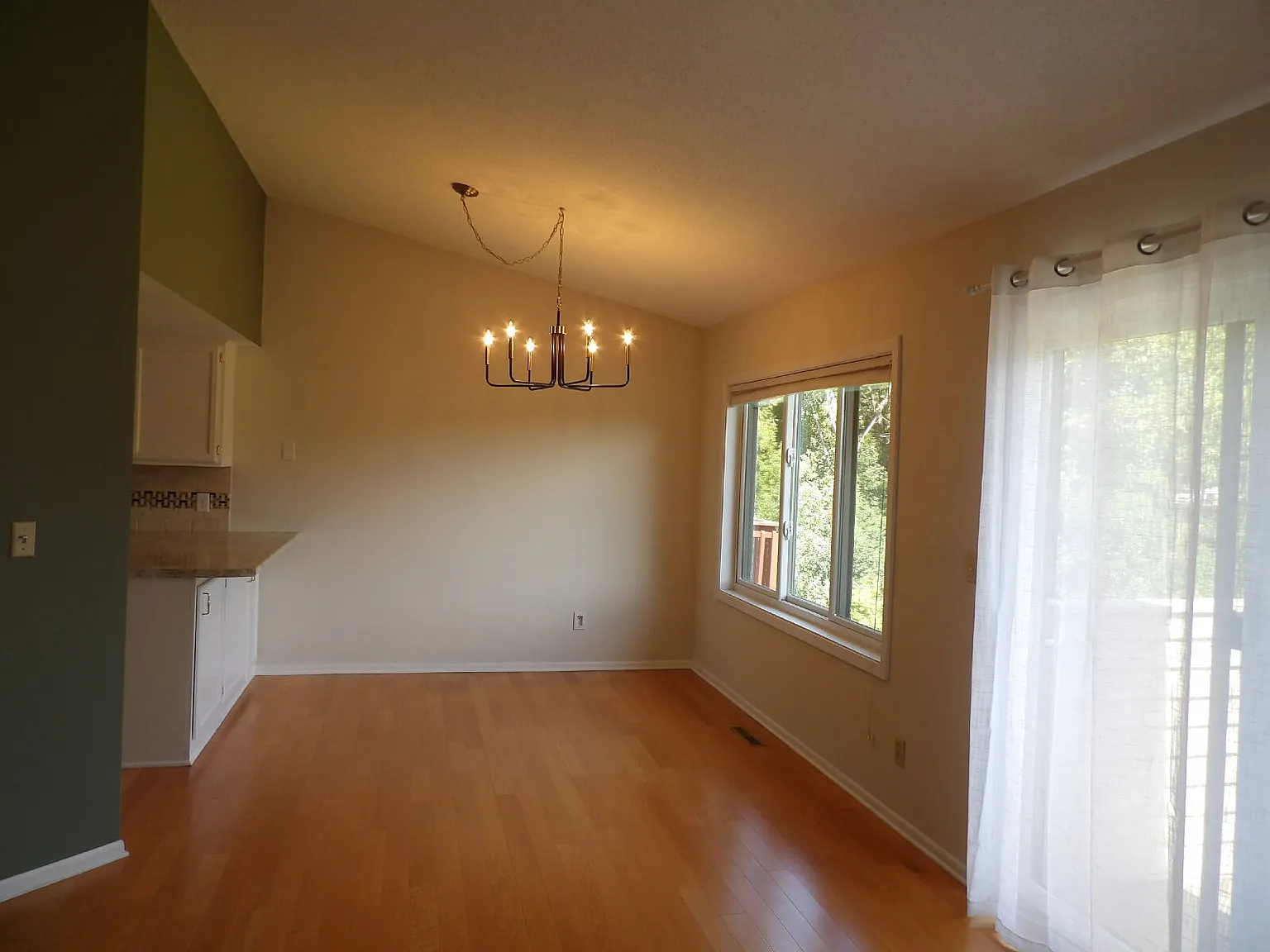 2 bed, 2.0 bath, 1060 sqft, $1,800 — Photo 4