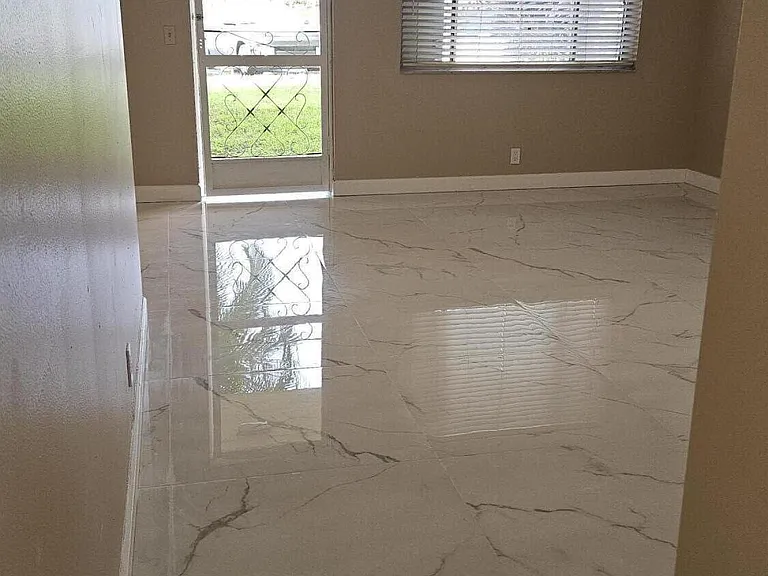 300 Village Green Cir #114 — Photo 2