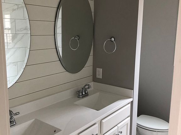 2nd image of 696 Jennifer Dr