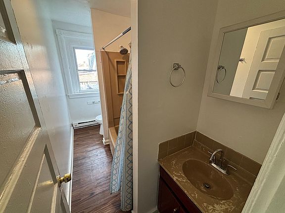 4th image of 429 W Turner St