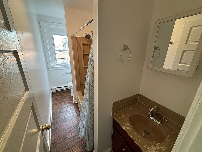 429 W Turner St — Photo 4