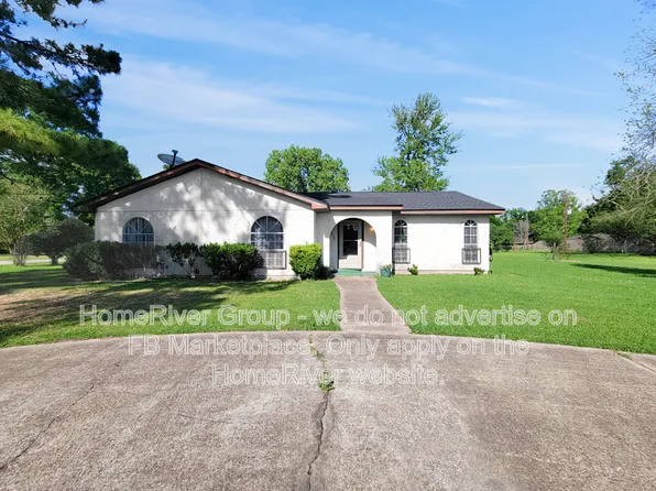 2295 Chester St, Dayton, TX 77535