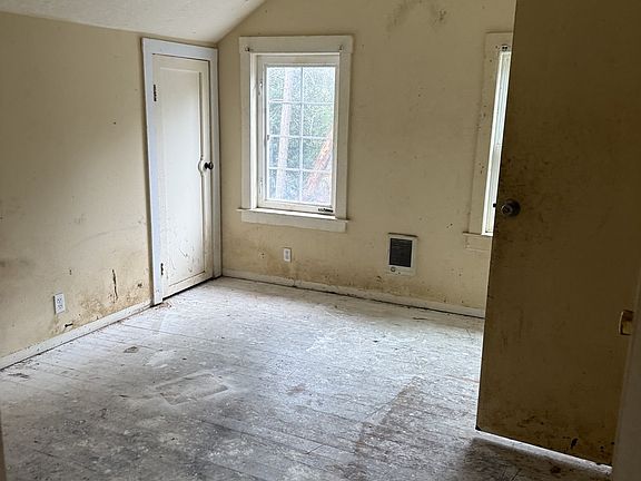 3rd image of 14062 SE Foster Rd