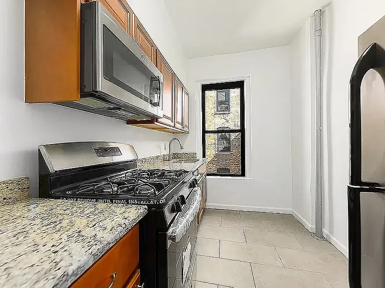 631 W 207th St #55631 — Photo 4