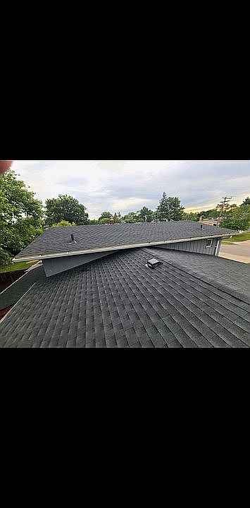 2nd image of 3330 Moonridge Dr