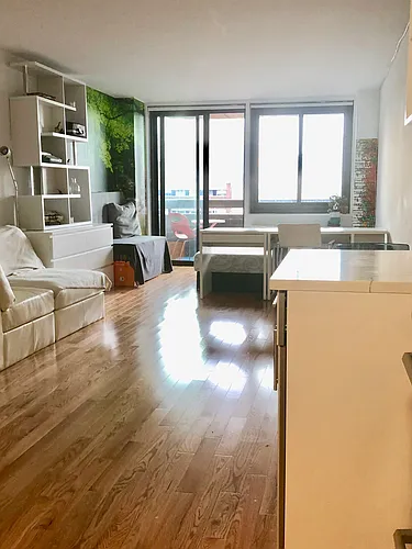 347 W 57th St Photo 1