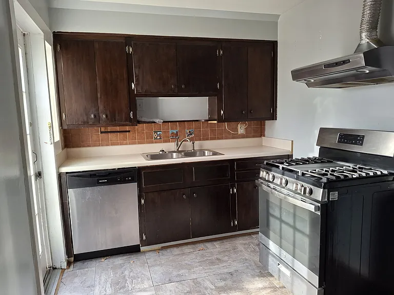 4517 Delmar Dr — Photo 3