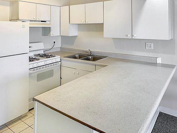 5th image of 525 Ortiz Dr SE APT C