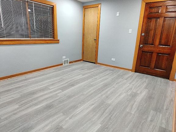 4th image of 5512 N Mont Clare Ave #2N