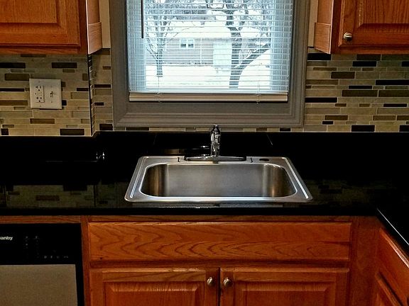 3rd image of 4940 Egandale Ave APT 2W
