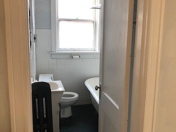 5th image of 1811 Allen Ave APT 2W